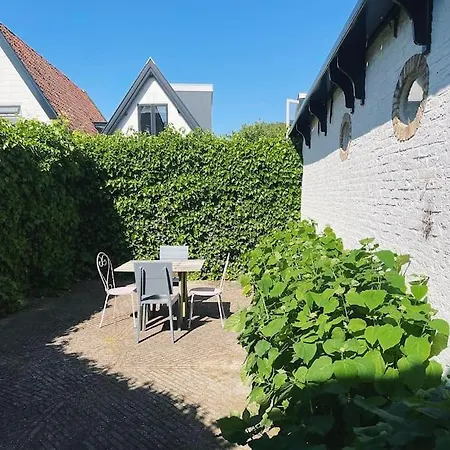 Uniek Vakantieverblijf Апартаменты Ден-Бург